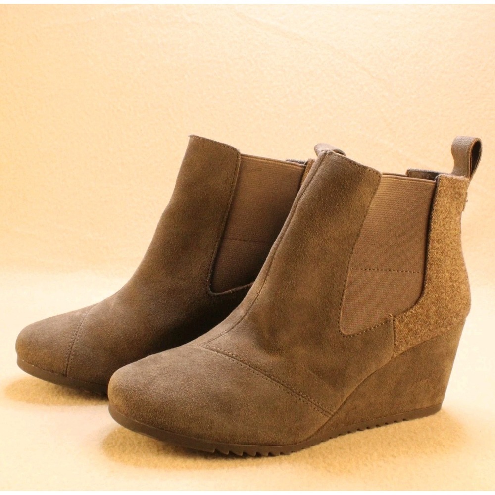 TOMS Bailey Ankle Boots Womens 8 Gunmetal Suede Wedge Chelsea Casual‎ Boho Cute